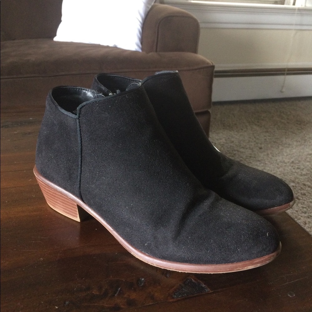 Low heel ankle bootie